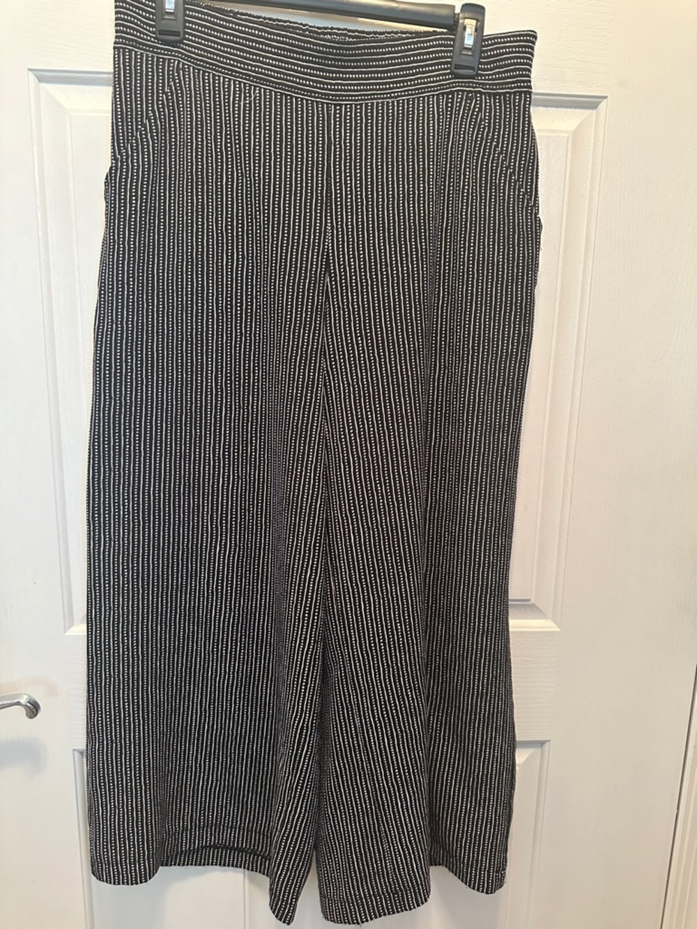 Max Studio Black and White Vertical Stripe Wide Leg Cropped Pants Size L